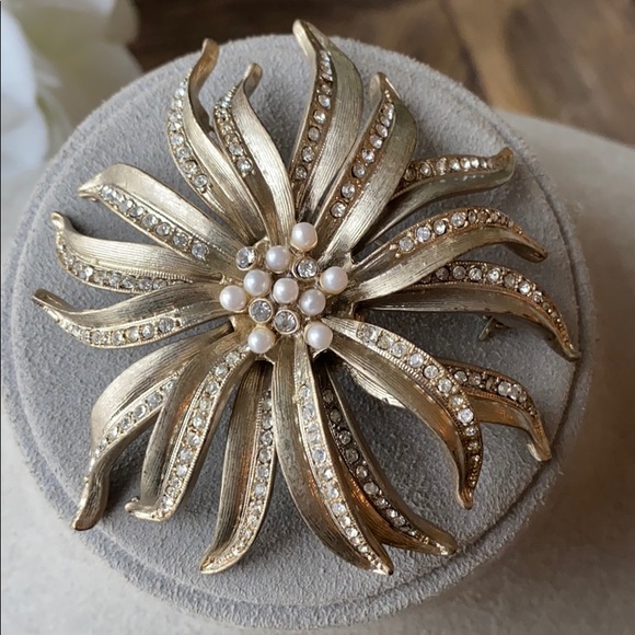 Vintage Crystal Beaded Flower Brooch - Picture 2 of 10